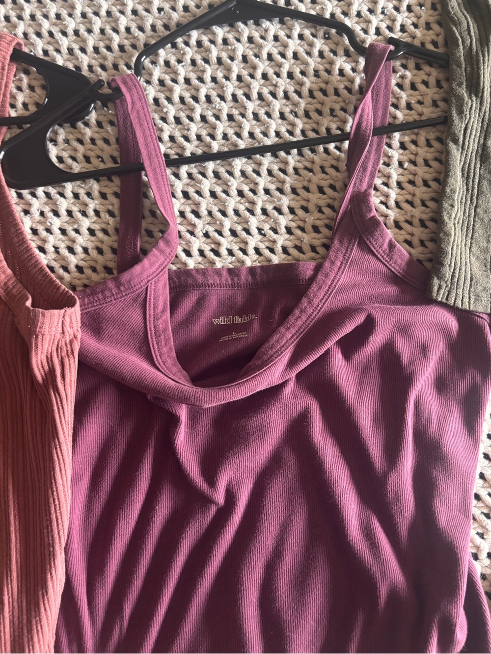 Basic tank top bundle size large - Wild fable , American eagle - Picture 4 of 6